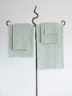 Calvin Klein Core bath towels in icicle   