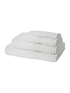 Super soft towels and bathmat in white   