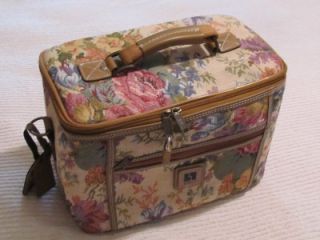 Leisure Overnight Luggage Case Tapestry Roses Shabby Cottage Chic