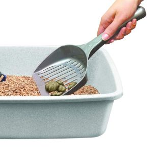 Scoop clumps from the litter box, open lid to drop clumps in,