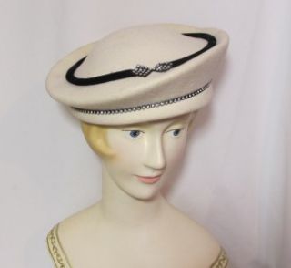 Vintage Winter White Georgi Beret Michael Howard Wool Felt Hat with