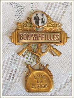 WWII FRENCH ARMY MILITARY SERVICE PIN FOR SOLDIERS  VISIT MY STORE