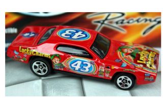 Hot Wheels Richard Petty #43 71 Plymouth GTX Lucky Charms & Salute to