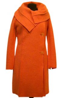 Dieser Mantel wird aus Walkloden gefertigt. Die Nähte liegen alle