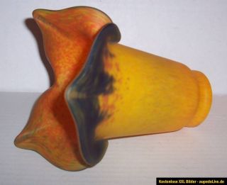 Glas Lampenschirm Grundfarbe orange Spitzen dunkel farbig Blütenform