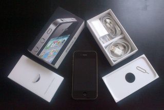 Apple iPhone 4 32 GB   Schwarz (T Mobile) Smartphone, Zubehör NEU