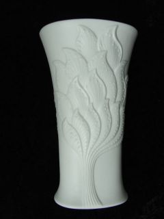 Porzellan Vase AK Kaiser 582/18 M. Frey 18,3 cm h. weiß