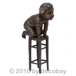 Kleiner Junge laecheln auf Barhocker lustige Bronze Figur Antik Statue