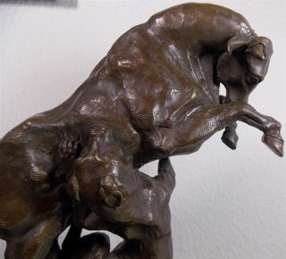 Stier gegen Löwe Bronze Bronzeskulptur Statue Stierkampf