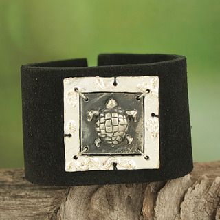 Handcrafted Pewter Turtle Black Leather Bracelet (India)