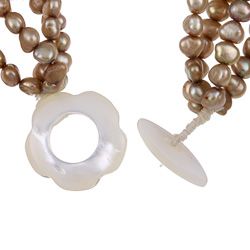 Hand carved Shell Cameo and Pearl Bracelet (4 6 mm)
